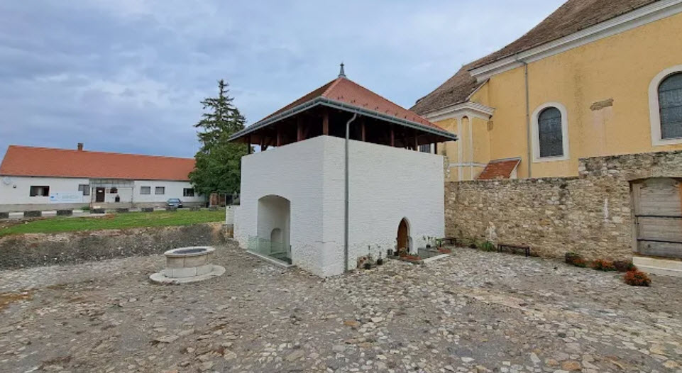 Szászvári Várkastély, Hungary
